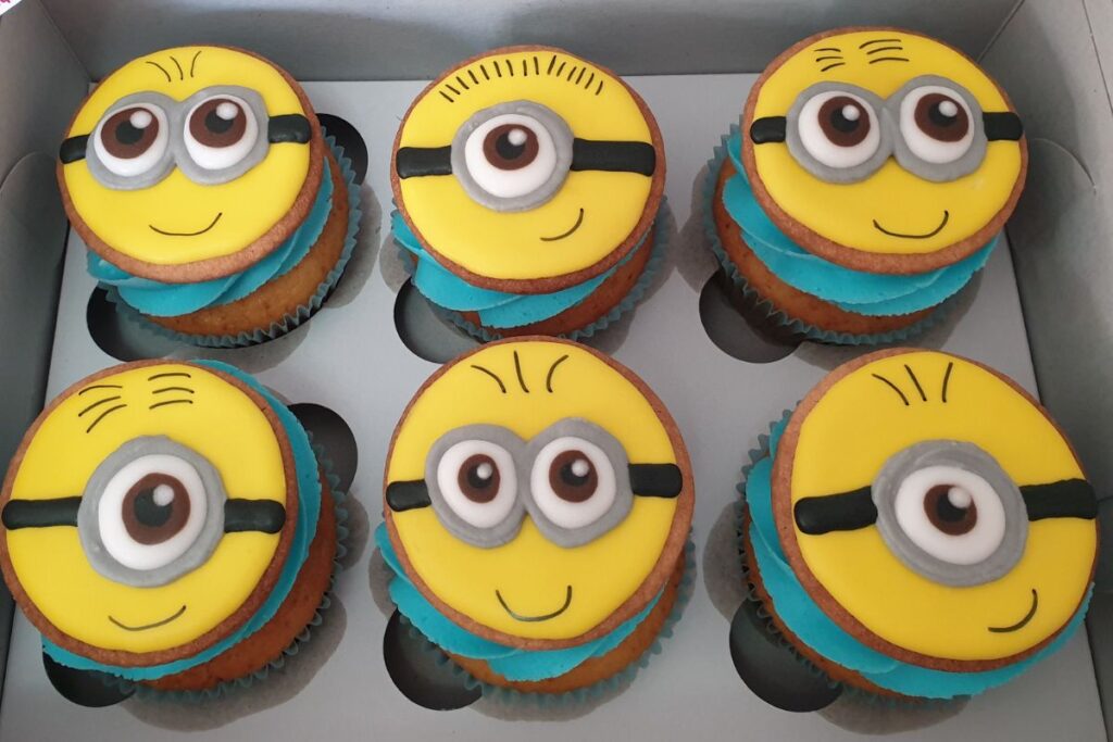 Minion cupcakes